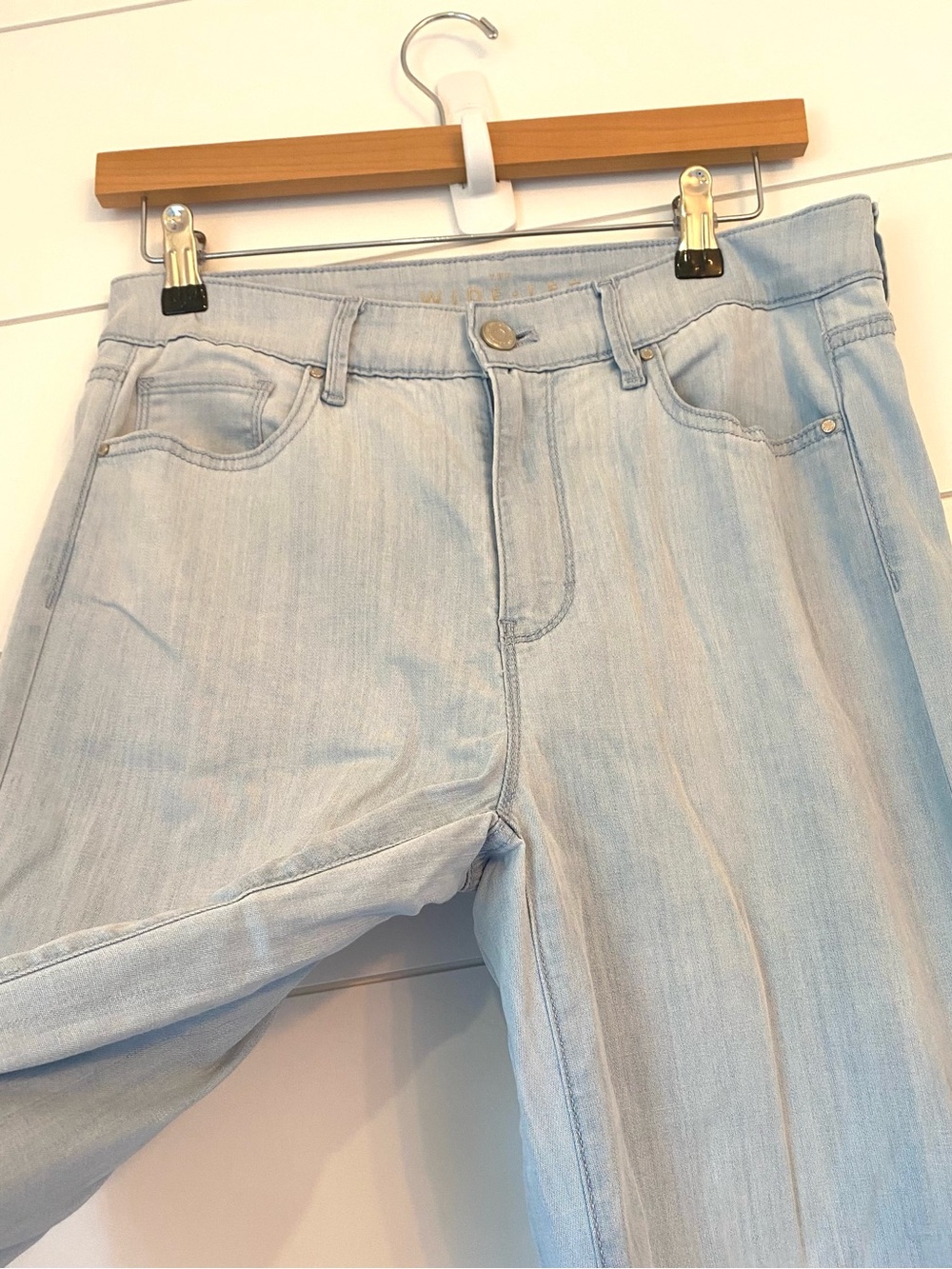 White House black market Light Wash Wide Leg Women’s Jeans (size 6) - Picture 2 of 9